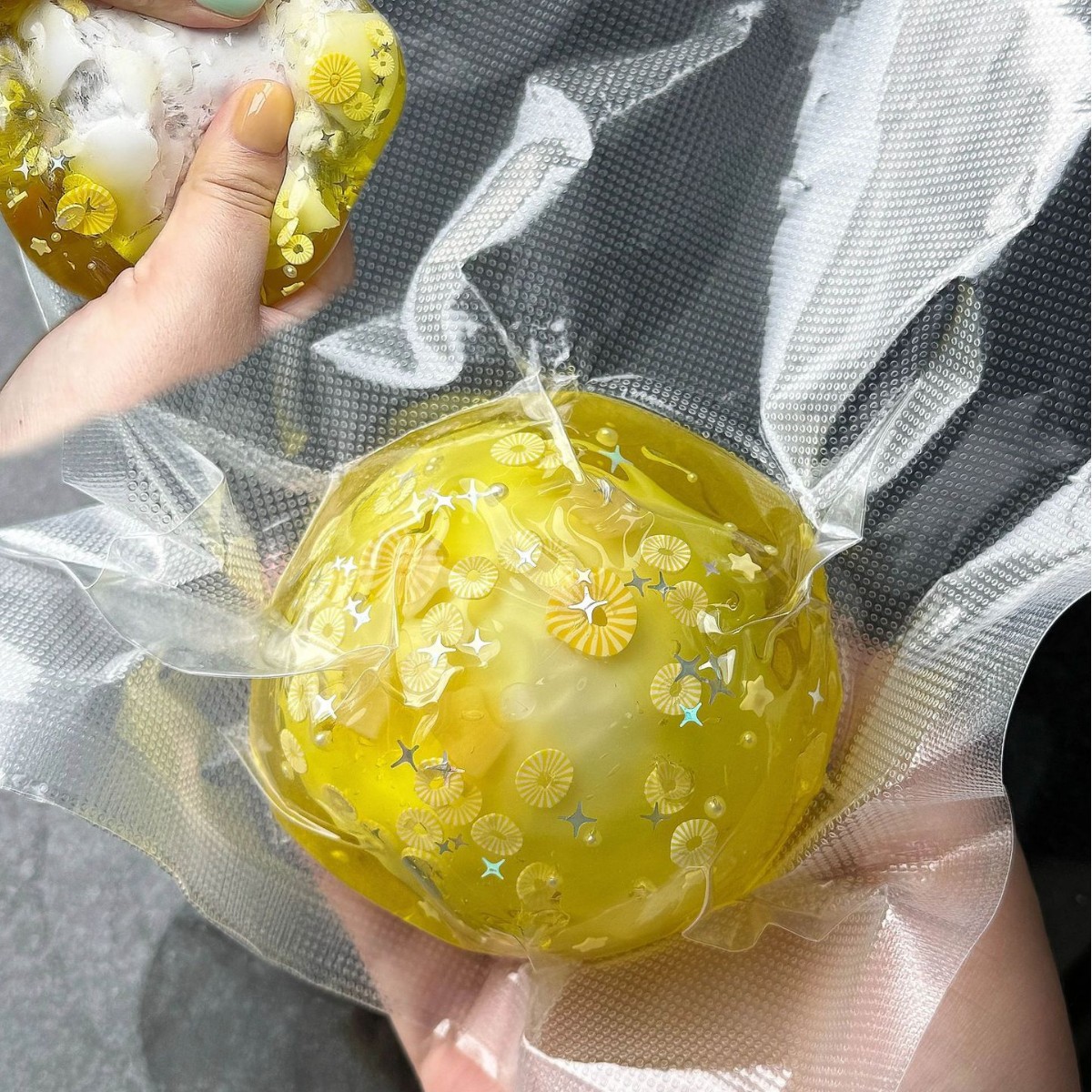 Crystal Growing Kit - Crispy Squishy Ball Cracking Wax Crunchy